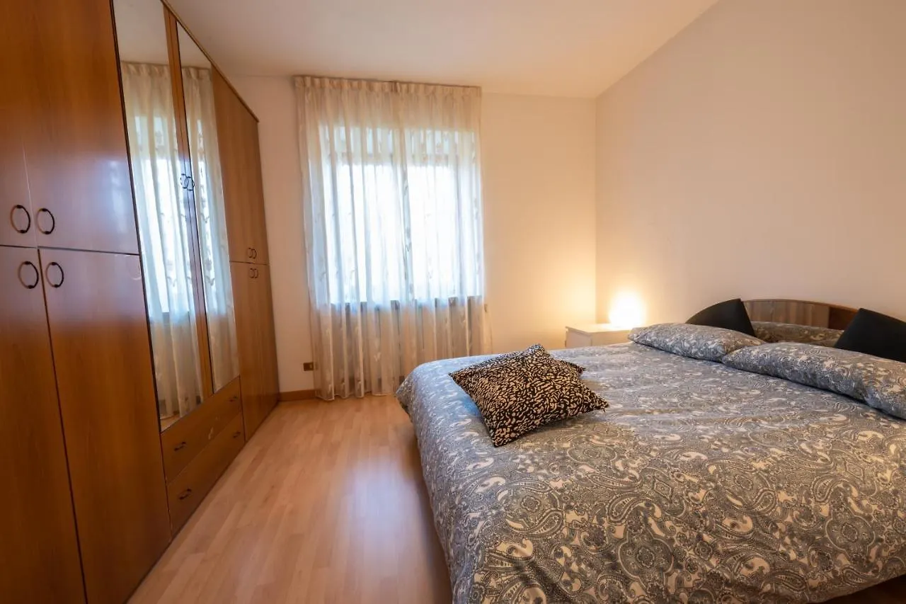 Seven Aldo Flat Apartment Ponte Caffaro Italy
